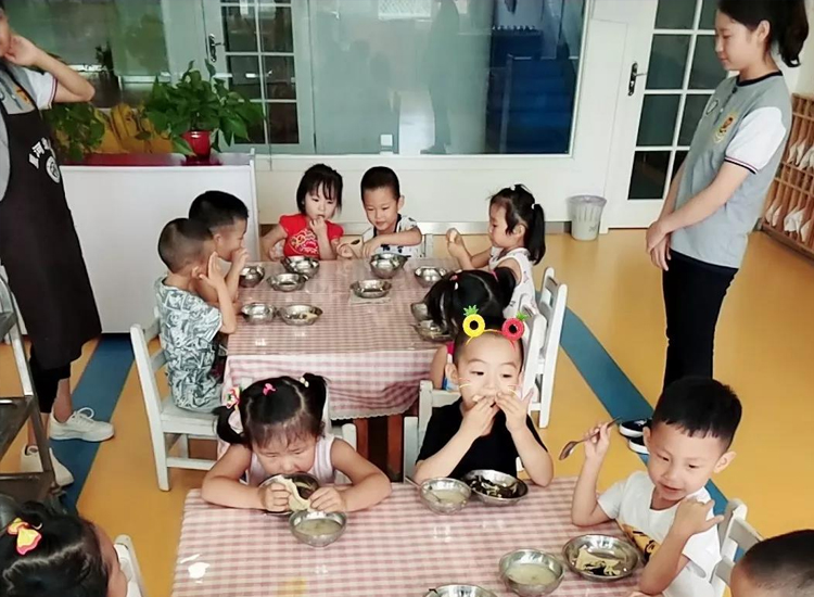 學(xué)校食堂